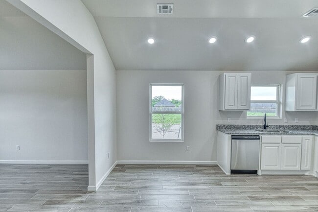 Building Photo - Brand New Construction in Varenna Landing!