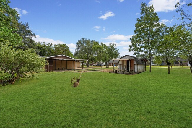 Building Photo - 632 Meadowlawn St