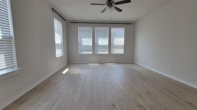 Building Photo - 429 Tinto St