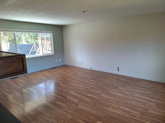 Building Photo - 2437 N Curtis Rd