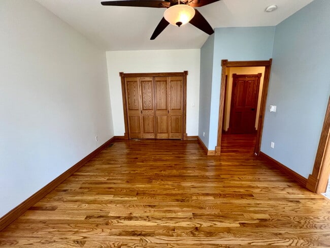 Building Photo - Charming Three Bedroom Home!