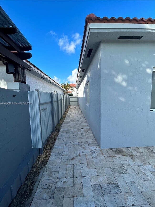 Building Photo - 16124 SW 55th Terrace