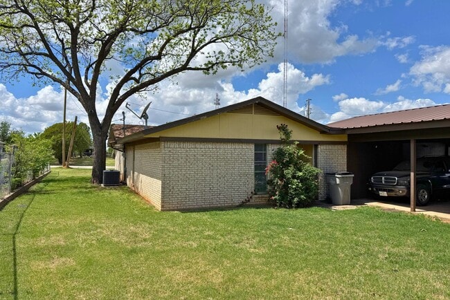 Building Photo - 1901 W Wenonah Blvd