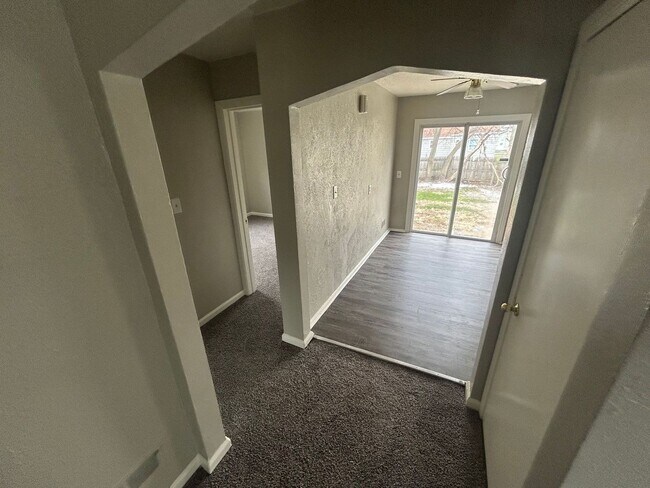 Building Photo - Charming 3-Bedroom Home Near North Toledo