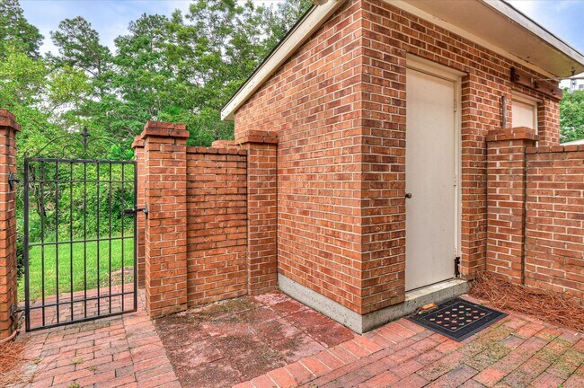 Building Photo - 407 Folkstone Cir