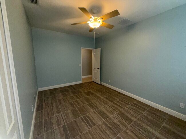 Building Photo - 1203 Scarlet Oak Cir