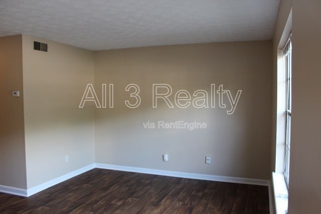 Building Photo - 195 Meadowbrook Ct