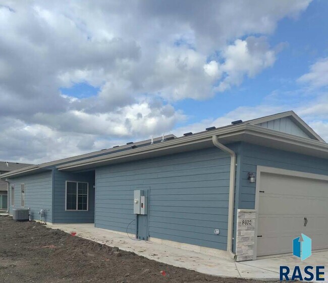 Building Photo - 9402 W Dolores Dr