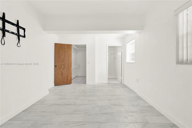 Building Photo - 7435 SW 34th St