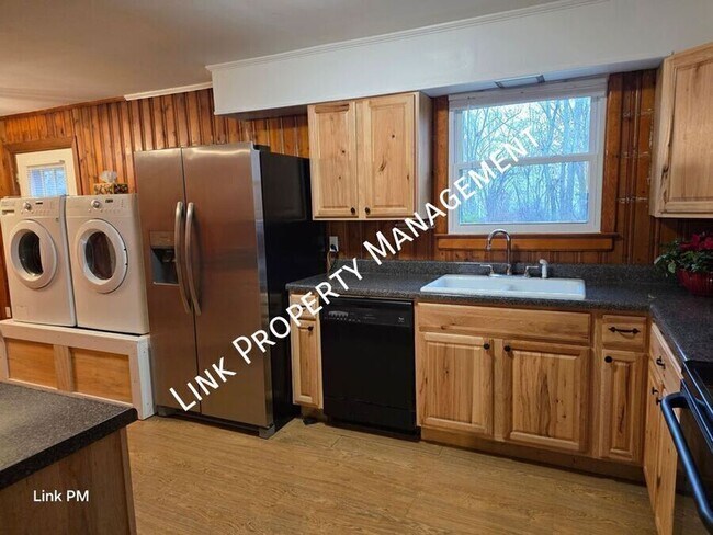 Building Photo - 3731 Knollwood Dr