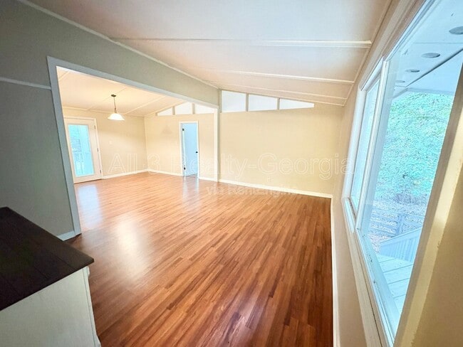 Building Photo - 435 Sherwood Rd