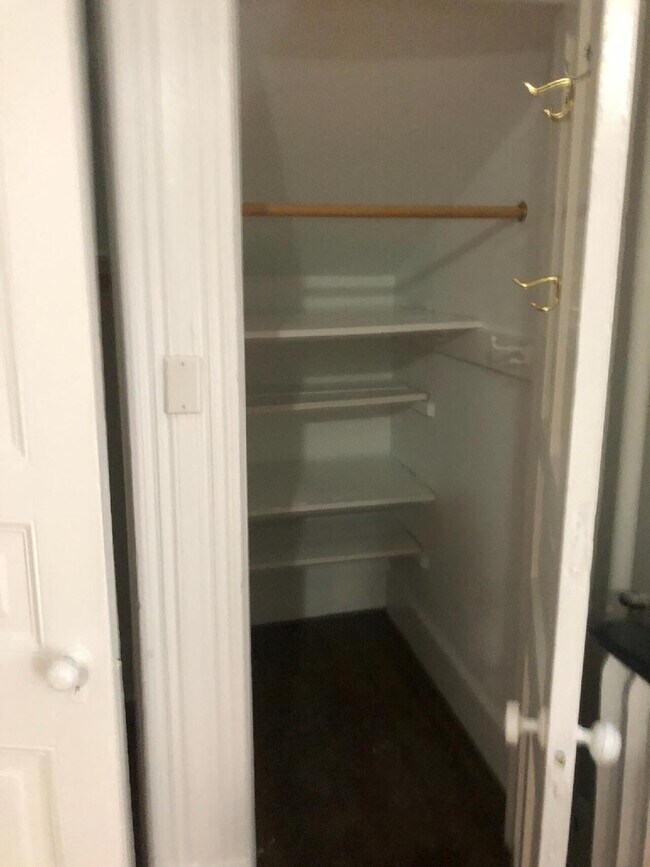 Building Photo - 1672 N Astor St