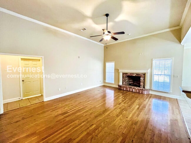 Building Photo - 806 Meadow Way Cove