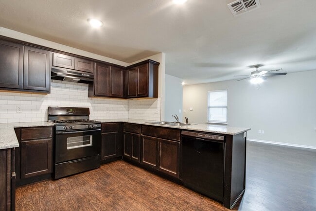 Building Photo - 8815 SW 45th St