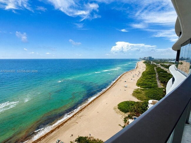 Building Photo - 15701 Collins Ave