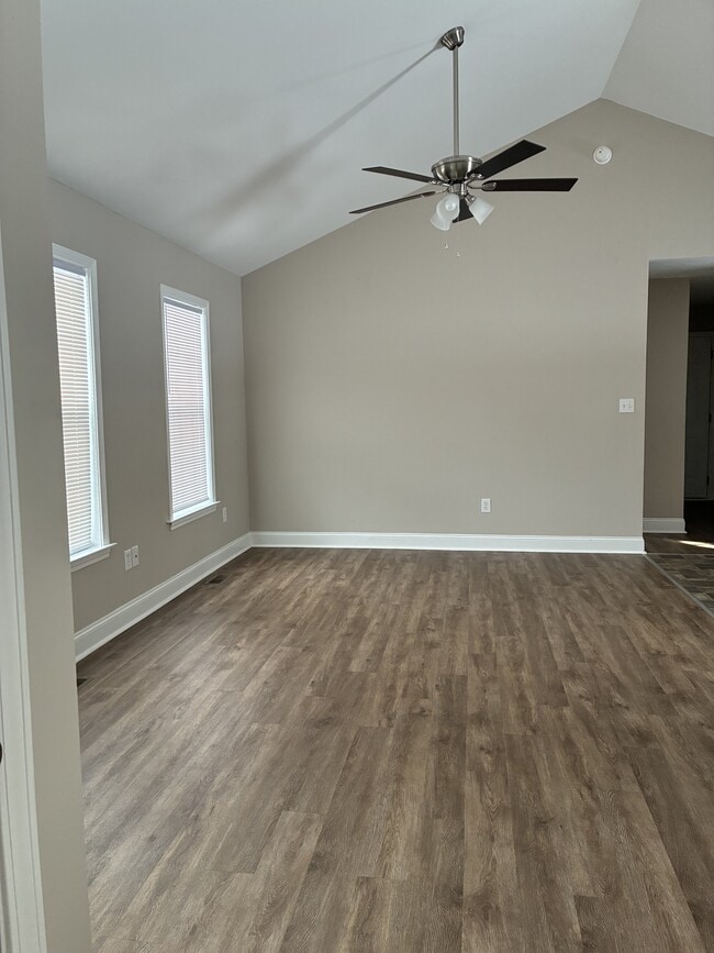 Building Photo - 231 Summerpine Pl