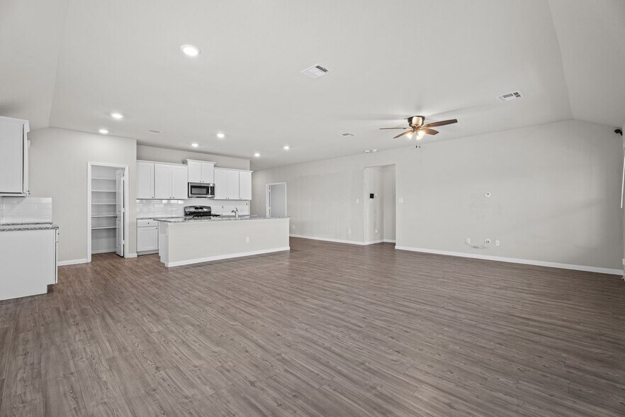 Building Photo - 1047 Raceland Rd