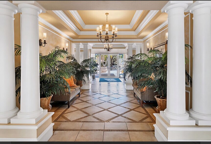 Building Photo - 1064 N Tamiami Trl