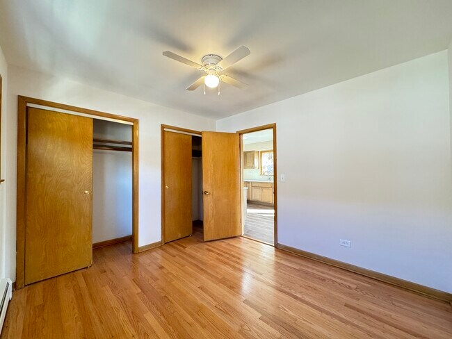 Building Photo - 5808 N Mulligan Ave