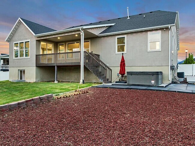 Building Photo - 3 Bedroom 2.5 Bathroom Home in Lehi!