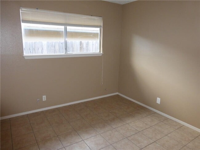 Building Photo - 7208 Lilac Ln