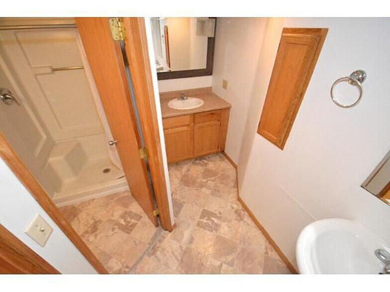 Bathroom L/Level - 1039 23rd Ave SE