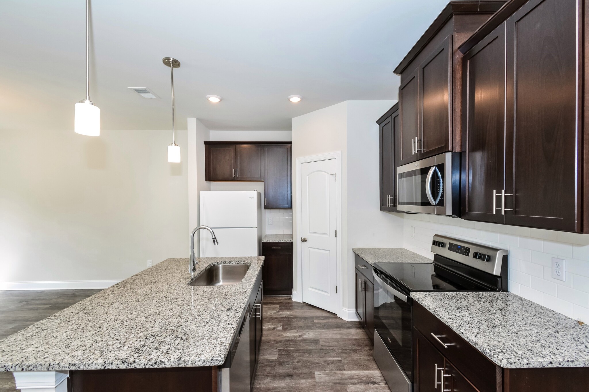 Building Photo - 831 Holland Ct