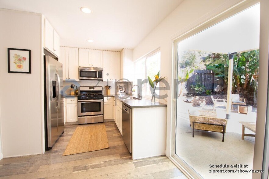 Building Photo - 189 Calle Guernica