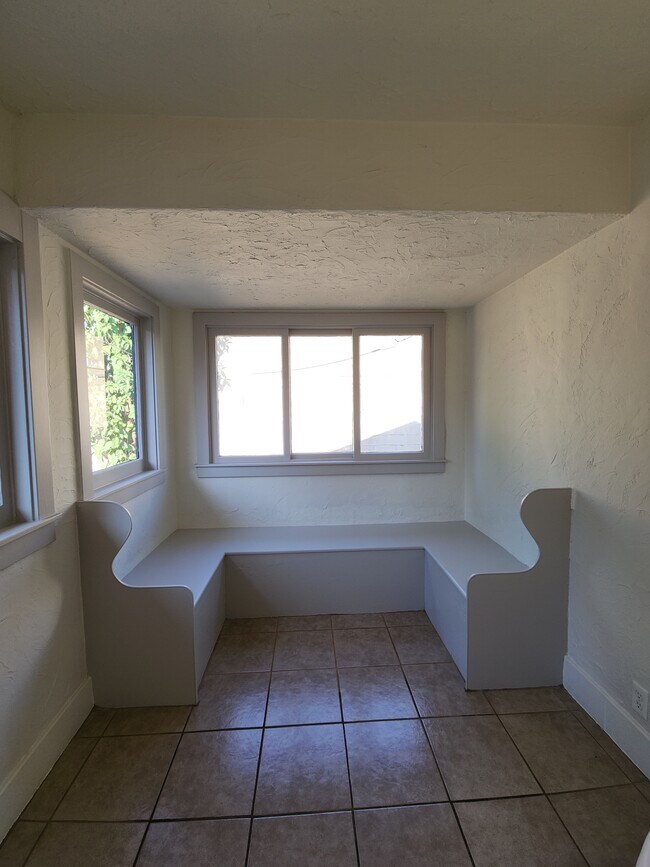 breakfast nook - 1622 S Campbell Ave