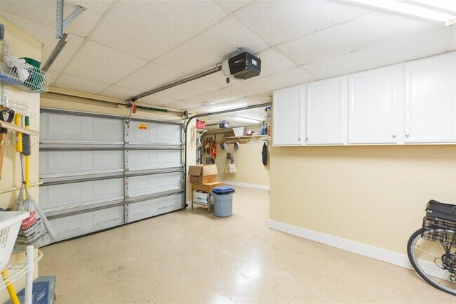 Building Photo - 2020 W Dekle Ave