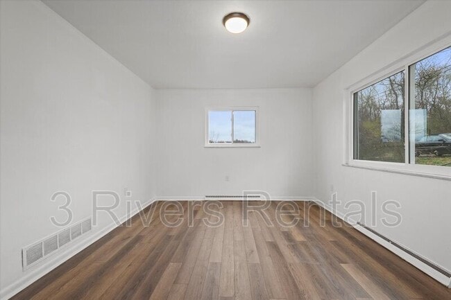 Building Photo - 1303 Cloverdale St