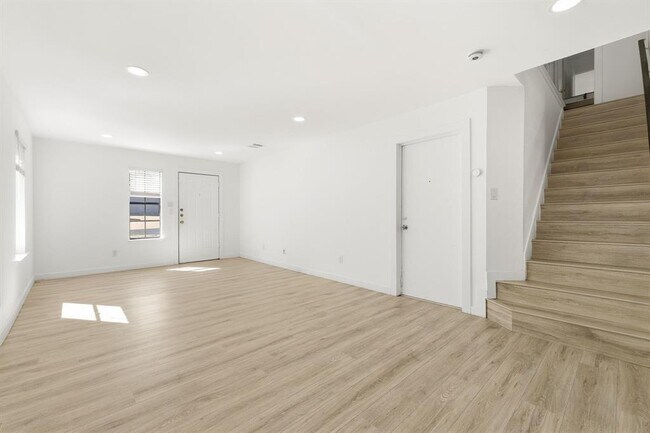 Building Photo - 1707 Yucca Ln