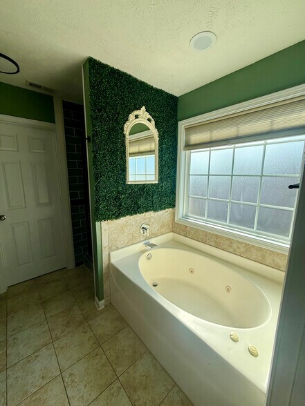 Building Photo - 2120 Yellowbrick Rd