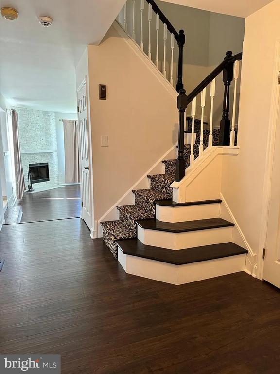 Building Photo - 518 Country Club Dr