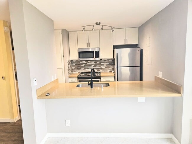 Building Photo - Nuuanu Brookside Studio Street Parking