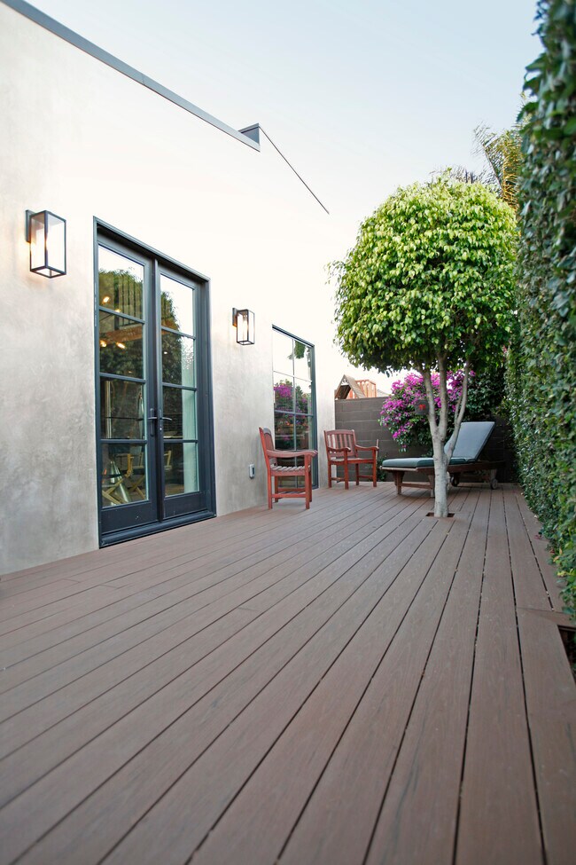 Building Photo - 6345 Babcock Ave