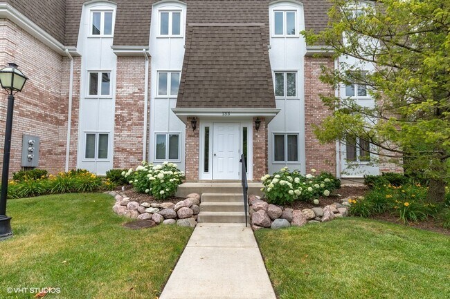 Building Photo - 133 E Winchester Rd