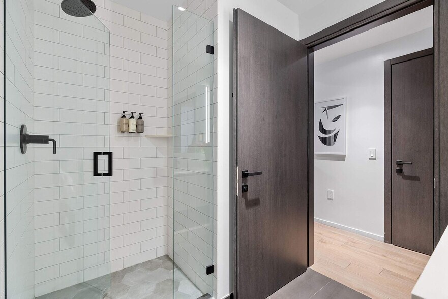 Building Photo - 398 NE 5th St