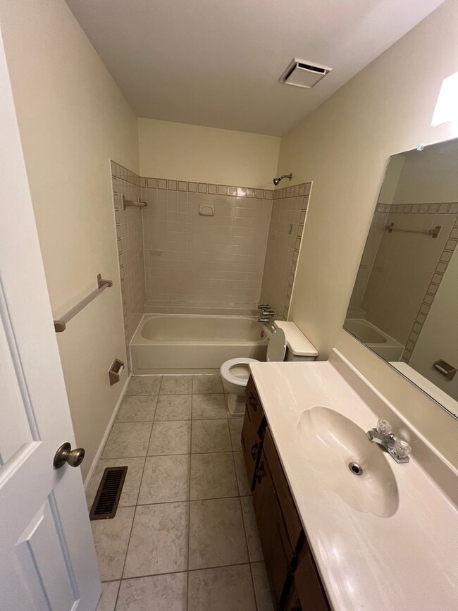 Building Photo - Nice corner lot home in Salem Lakes