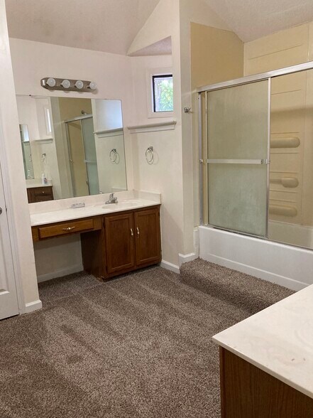 Master bath - 2696 Green Hollow Ln