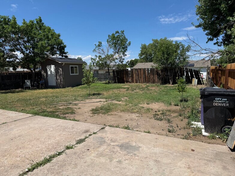BACK YARD - 5141 Xanadu St