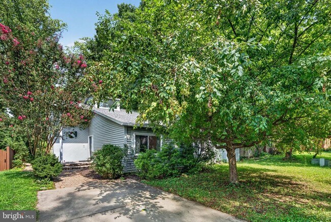 Building Photo - 6 Youngs Farm Ct