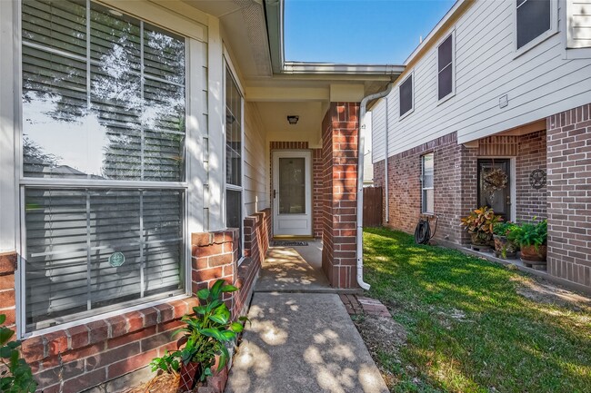 Building Photo - 19434 Brook Village Rd