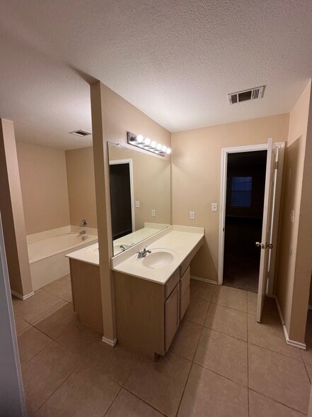 Building Photo - 4406 Cisco Valley Dr