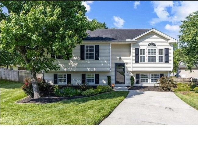 Primary Photo - 103 Bridgedale Ct