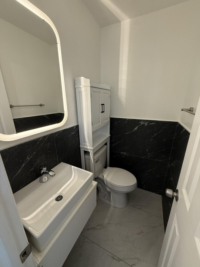 Building Photo - 650 SW 2nd Ave