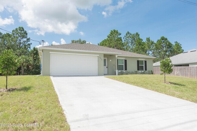 Building Photo - 2638 Lakeland Ave