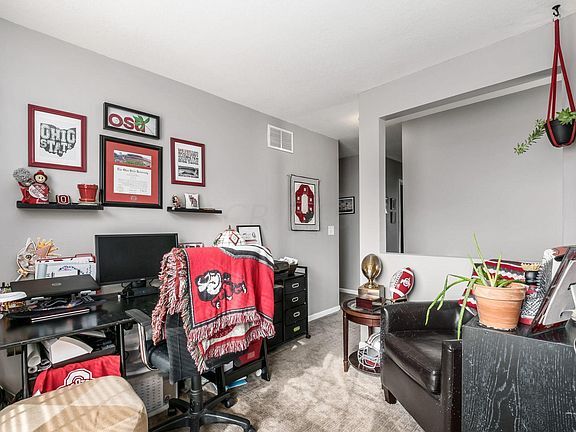Loft - 657 Grove Cir