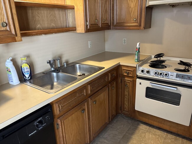 Building Photo - 6414 York Dr