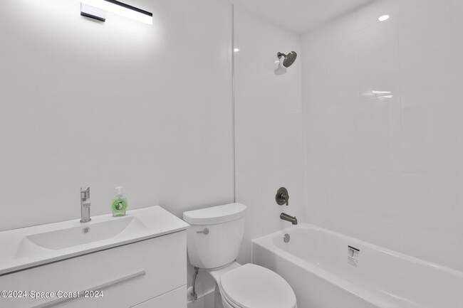 Building Photo - 421 Audubon Dr